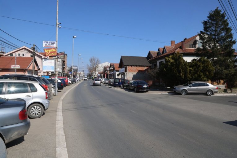 Borča, ulica Bratstva i jedinstva (kod škole)