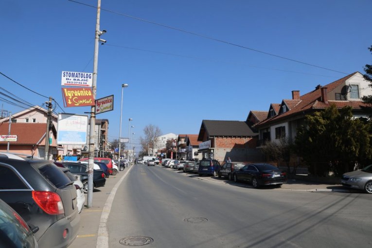 Borča, ulica Bratstva i jedinstva (kod škole)