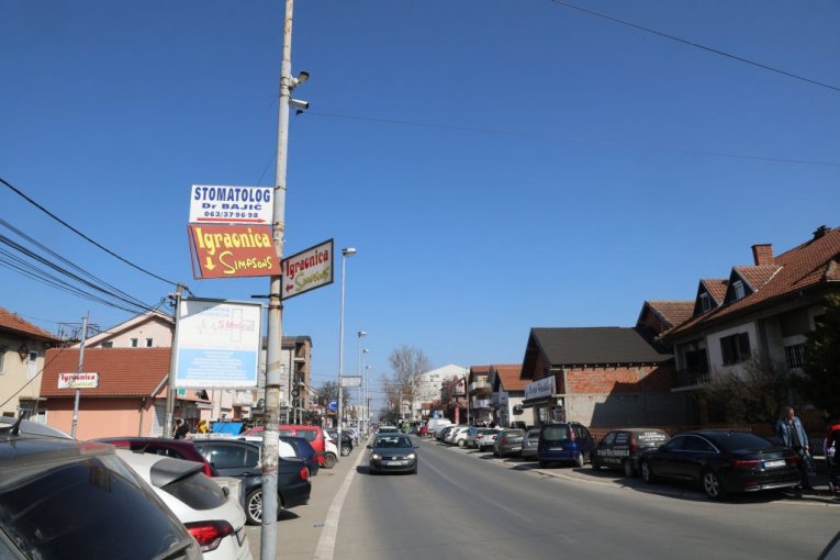Borča, ulica Bratstva i jedinstva (kod škole)