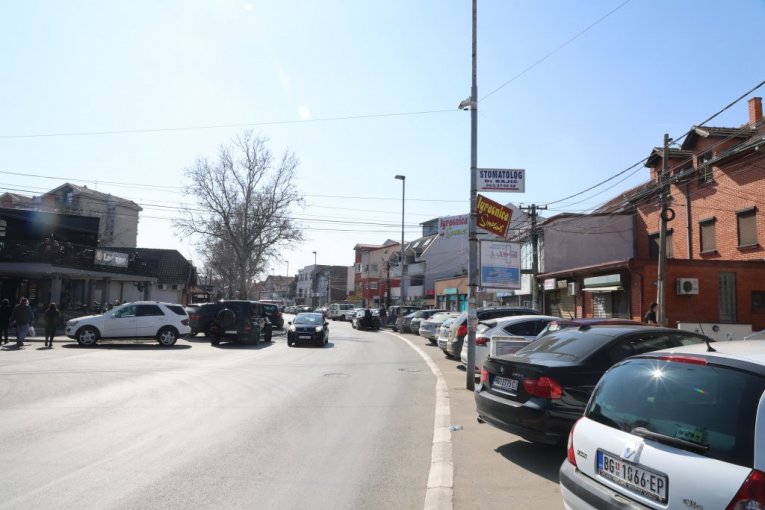 Borča, ulica Bratstva i jedinstva (kod škole)