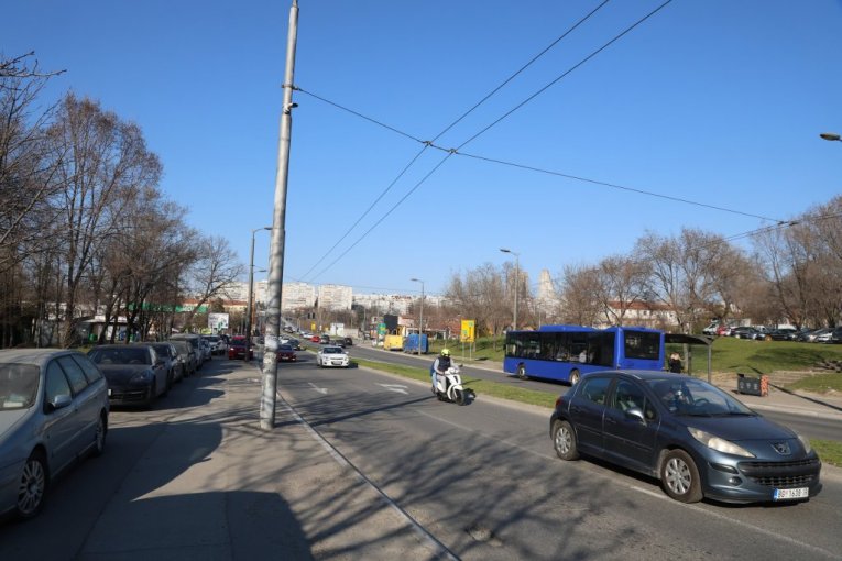  Medaković 2 (kod Plavog mosta, 150m od Profesora)