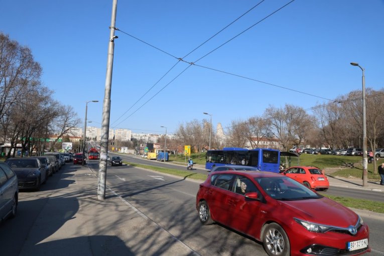  Medaković 2 (kod Plavog mosta, 150m od Profesora)