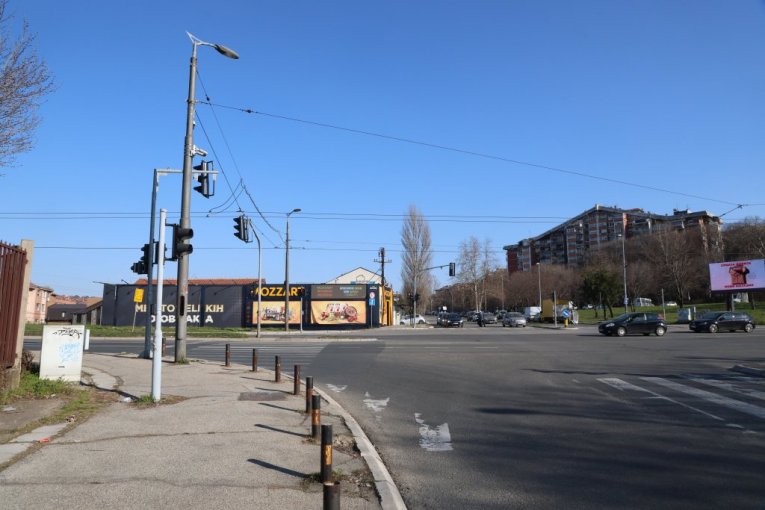  Medaković 2 (kod Plavog mosta, 150m od Profesora)