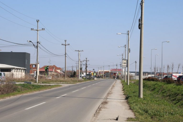 Ovčanski put, kod pruge.
