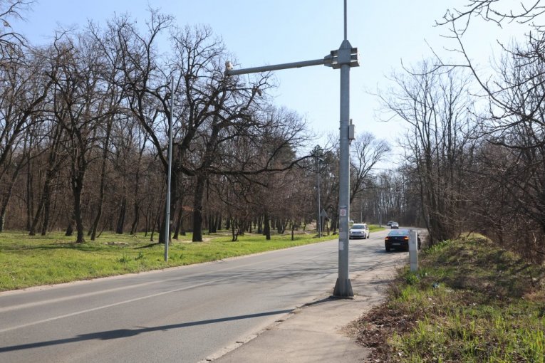 Ulica Kneza Višeslava, Čukarica (kod skretanja za DIF i Košutnjak)
