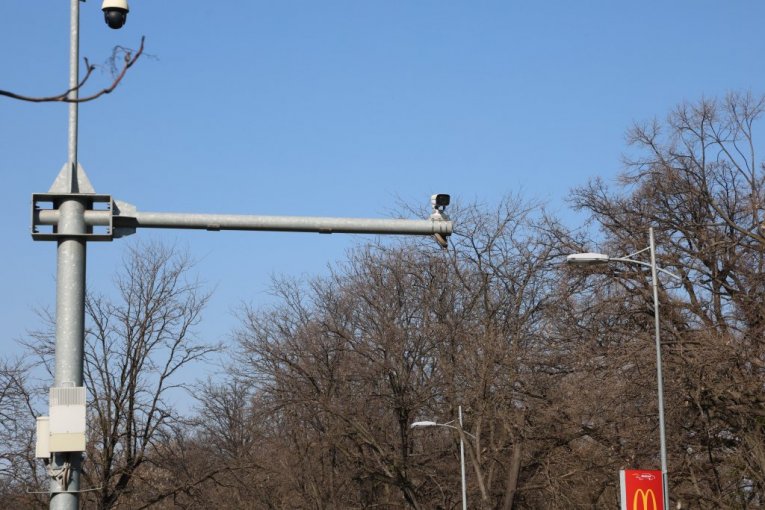Ulica Kneza Višeslava, Čukarica (kod skretanja za DIF i Košutnjak)
