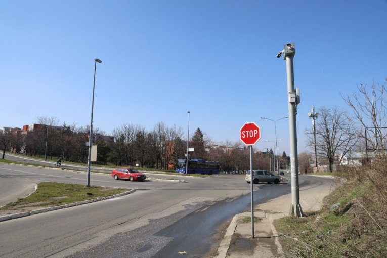Bulevar Peka Dapčevića, Voždovac (ravna deonica kod Kumodraža)