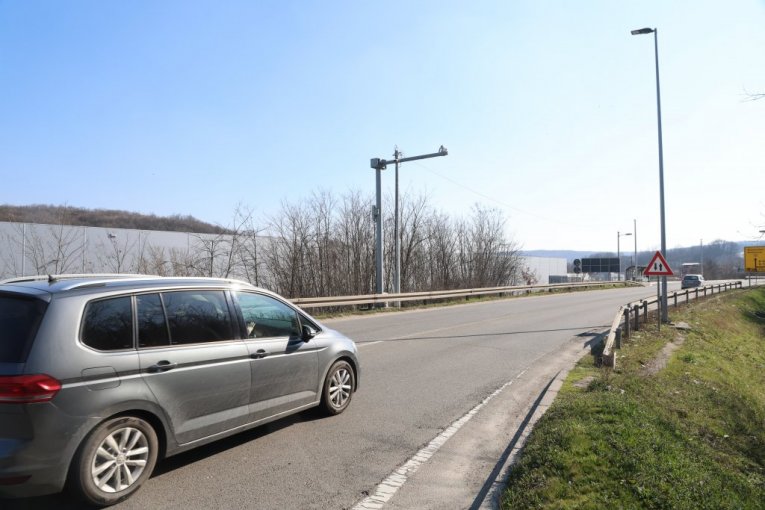 Mladenovački put, Mali Požarevac (deonica odmah nakon silaska sa autoputa).