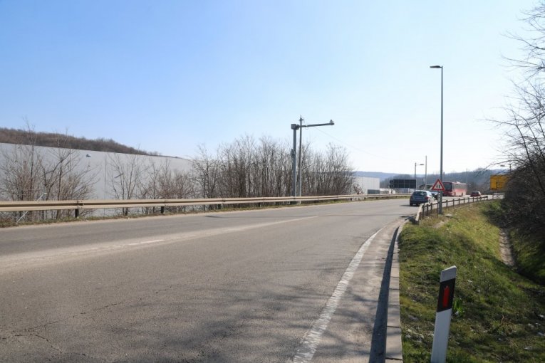 Mladenovački put, Mali Požarevac (deonica odmah nakon silaska sa autoputa).
