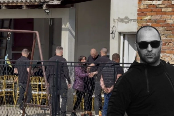 MAJKA DARKA LAZIĆA UŠLA U KUĆU POKOJNOG DRAGANA: Neutešna Branka jedva stoji na nogama! (VIDEO)