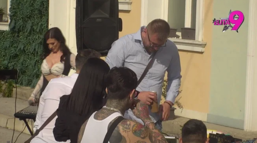 JANJUŠ GRCA U SUZAMA NA PROSLAVI ROĐENDANA: Čestitka koju je dobio od brata i roditelja ga potpuno DOTUKLA! (VIDEO)