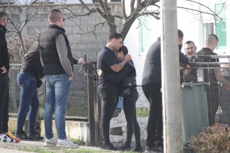 Darko danas ispraća brata