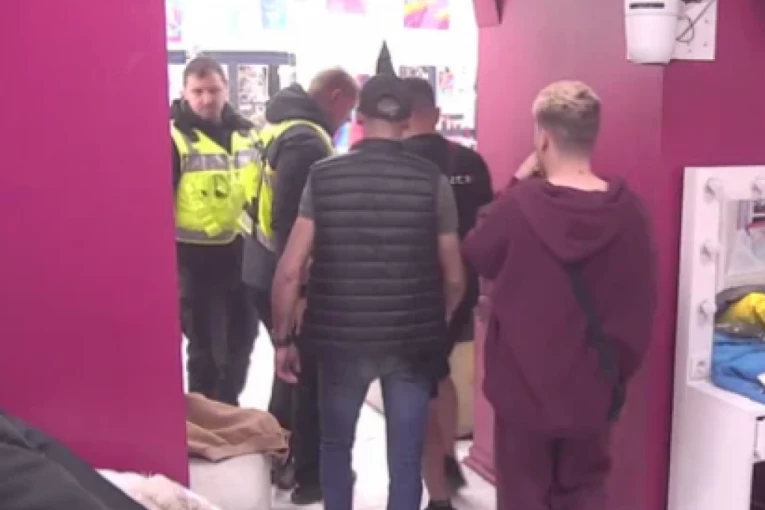 SKANDALOZNO PRIZNANJE UŽIVO U PROGRAMU! Pokušavaju na sve načine da ga UĆUTKAJU u "Eliti", a poseduje ŠOK-DOKAZE