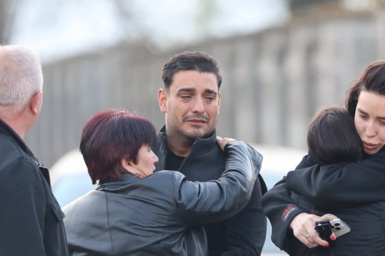 Darko ne dolazi sebi od tuge