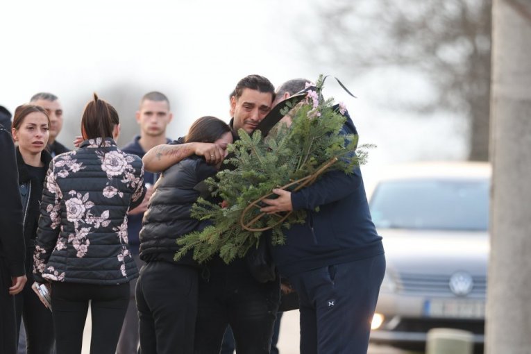 Darko ne dolazi sebi od tuge