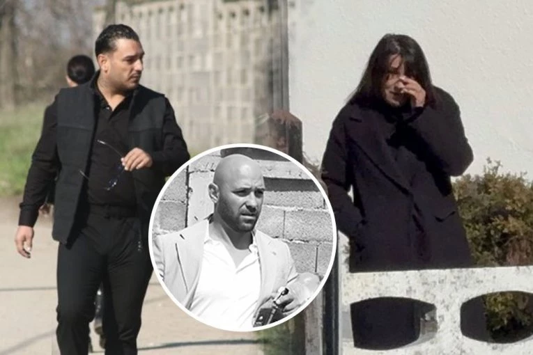 SABLASNA SCENA ISPRED PORODIČNOG DOMA U BRESTAČU: Darko Lazić se jedva kreće pred SAHRANU rođenog brata! (VIDEO)