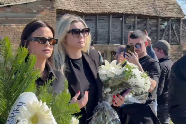 Milica Pavlović na sahrani brata Darka Lazića