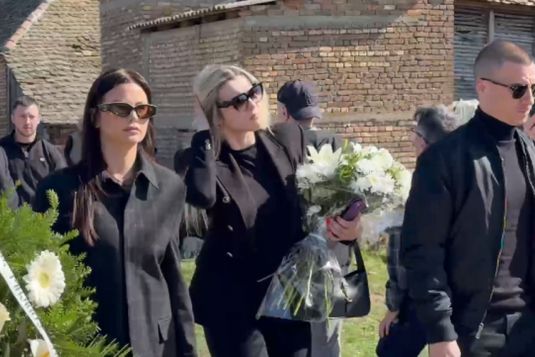 Milica Pavlović na sahrani brata Darka Lazića