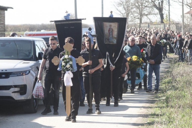 Sahrana Dragana Lazića u Brestaču
