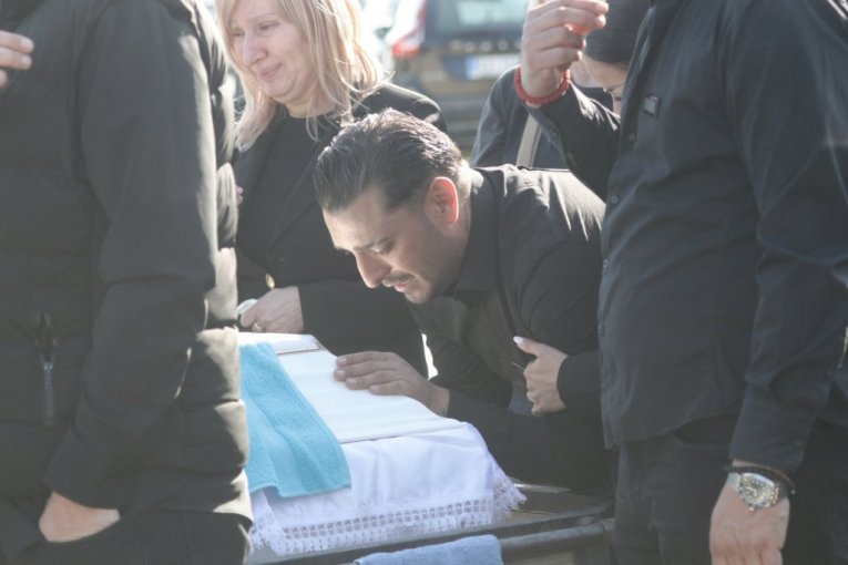 Darko Lazić na sahrani brata Dragana