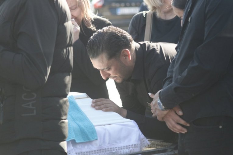 Darko Lazić na sahrani brata Dragana