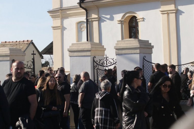 Sahrana Dragana Lazića u Brestaču