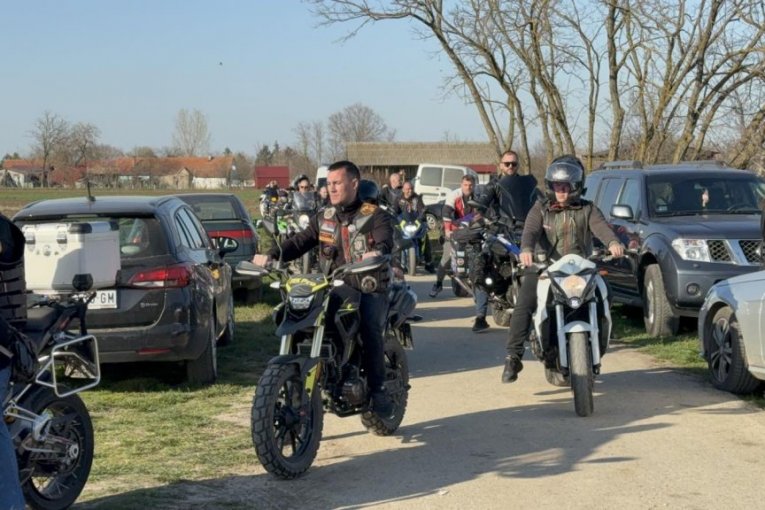 Bajkeri na sahrani Dragana Lazića