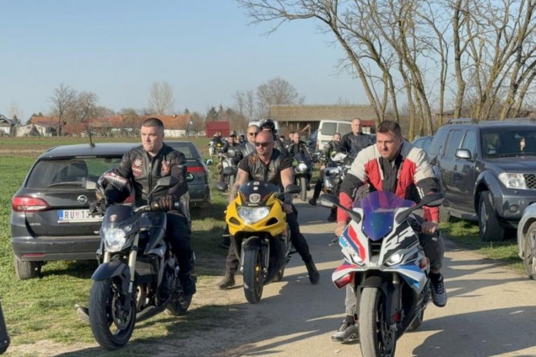 Bajkeri na sahrani Dragana Lazića