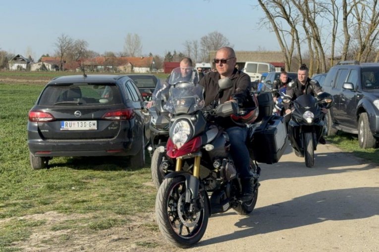 Bajkeri na sahrani Dragana Lazića