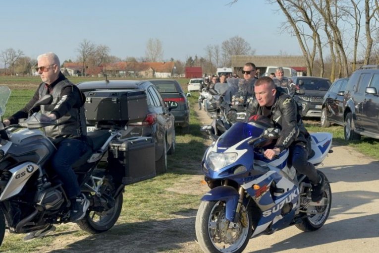 Bajkeri na sahrani Dragana Lazića