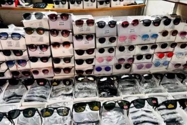 ZAPLENJENA GOMILA LAŽNIH BRENDIRANIH STVARI VRADNIH SKORO 9 MILIONA! Pali šverceri u Pančevu i Šapcu, evo šta je sve policija kod njih pronašla! (FOTO)