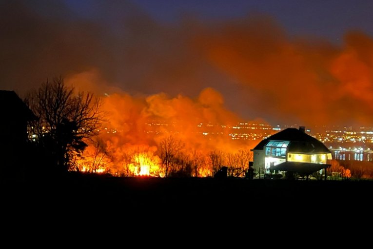 Veliki požar u ritu kod Rakovca