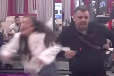 STRAVIČNA SCENA! Bora UDARIO Anastasiju, ona se PROSULA po podu! Obezbeđenje je jedva PODIGLO!
