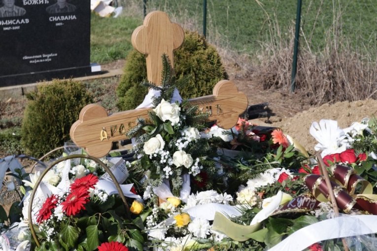 Dragan Lazić večna kuća