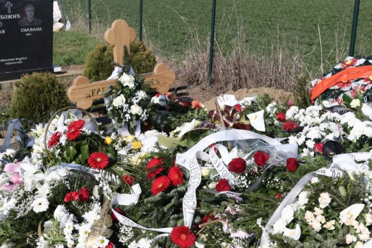 Grob Dragana Lazića