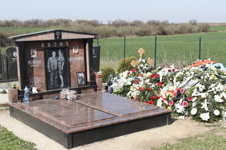 Potresan prizor na grobu Brankice Lazić
