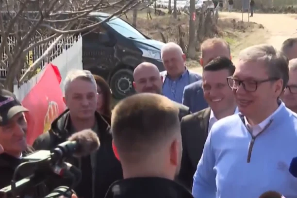VUČIĆ U SMEDEREVSKOJ PALANCI! Obilazi građane i priča o problemima!