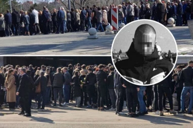 "MIHAJLO, SINE MOJ..." Jecaji odzvanjali Batajničkim grobljem, suze porodice i prijatelja tokom sahrane tinejdžera (19) koji je poginuo kod Ugrinovaca PARALI NEBO!