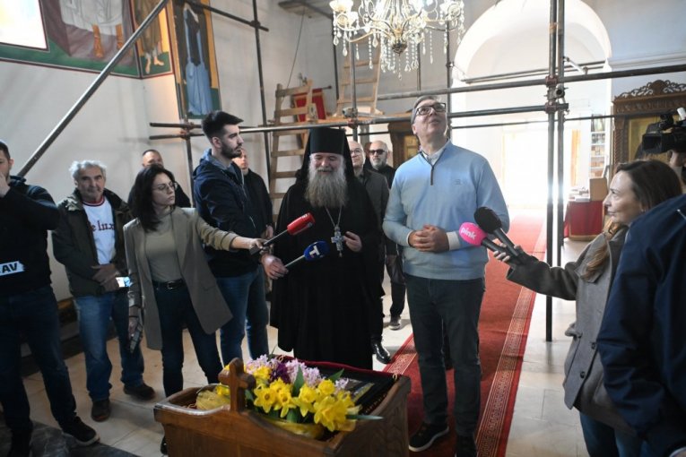 Vučić u manastiru