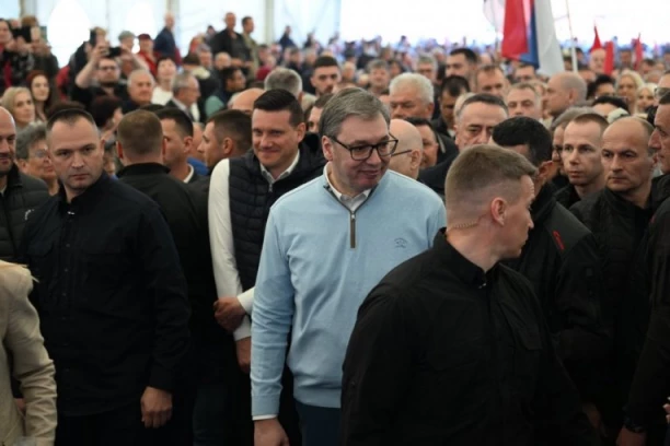 Vučić danas u Lučanima: Poseta fabrici MB Namenska i sastanak sa radnicima