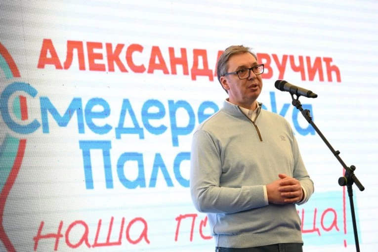 ŽIVELA NAŠA PORODICA SRBIJA! Moćna poruka Vučića nakon posete Smederevskoj Palanci: "Kad Srbin oseti da mu neko ruši državu, brani je jače nego iko!" (VIDEO)