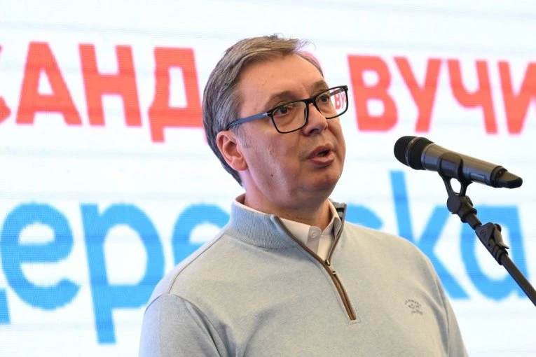 PRE TAČNO GODINU DANA POKUŠALI SU DA SRUŠE SRBIJU! Predsednik Srbije Aleksandar Vučić poručio: "Hrabri ljudi Srbije su ćutali i gledali ih, nisu uzmicali i na kraju POBEDILI!"