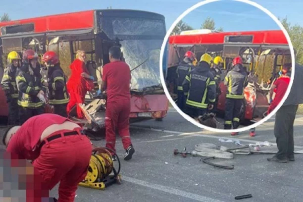 NOĆ KAD JE SAVA UGASILA SNOVE! Najteža autobuska nesreća na našim drumovima dogodila se kod Umke - OTAC DVE POGINULE DEVOJČICE KASNIJE PRESUDIO JEDNOM OD VOZAČA!