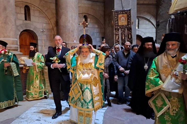 SUTRA SE NA SREDINU HRAMOVA IZNOSI ČASNI KRST: Sveštenici objašnjavaju šta svaki vernik treba da uradi na Krstopoklonu nedelju