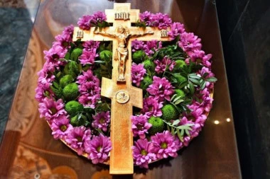 OVA NEDELJA JE KRSTOPOKLONA: Evo šta se od danas menja u Vaskršnjem postu