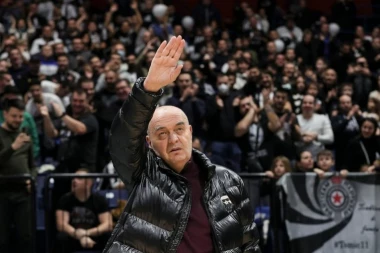 MOĆNA PORUKA GROBARA DULETU VUJOŠEVIĆU: Evo kako su navijači Partizana podržali svog idola u najvećoj životnoj borbi! (FOTO)