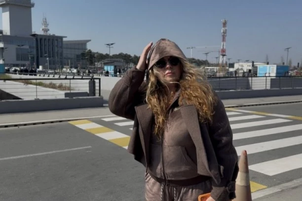 NAŠA PEVAČICA OSTALA NEMA NA SPOMEN BRENE I POPOVIĆA: Pogledajte reakciju Indire Radić, šta se OVO desilo?! (VIDEO)