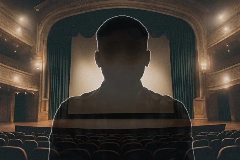 GLUMAC NEPREPOZNATLJIV! SVI SU ŠOKIRANI OVOM PROMENOM – uklonio svoj zaštitni znak! Da li biste ga prepoznali? (FOTO)