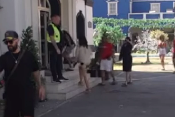 ZVANIČNO SAOPŠTENJE IZ SPOLJNOG SVETA - Od danas se sve menja u Eliti, ON mora da napusti Belu kuću!