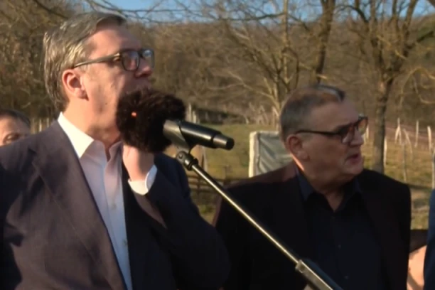 VUČIĆ U KOTRAŽI! Veliki broj ljudi dočekao predsednika! (FOTO, VIDEO)